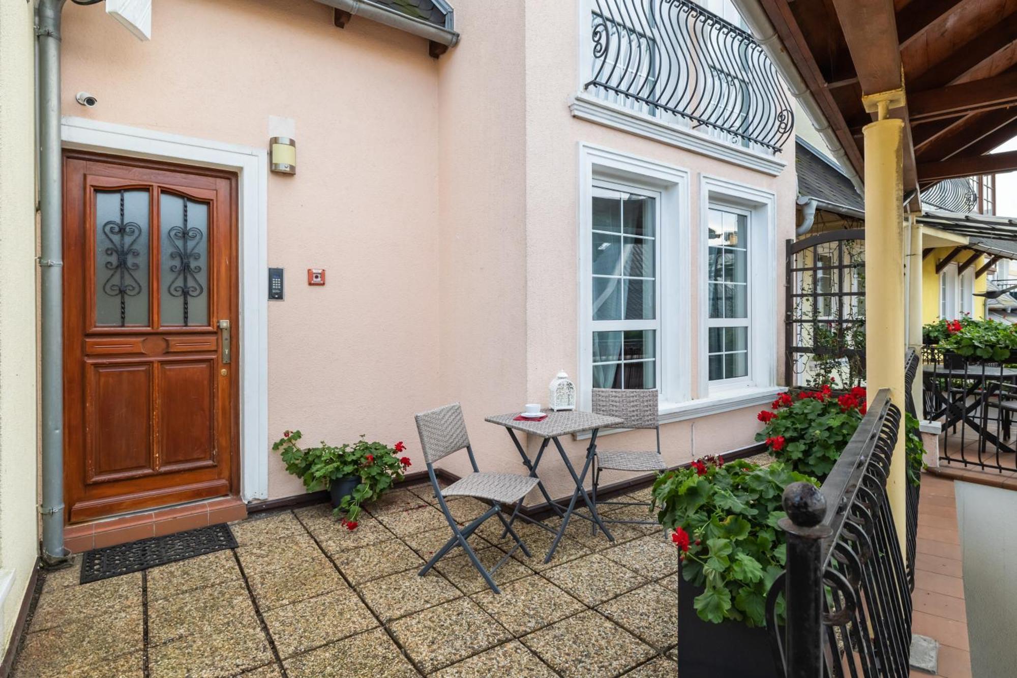 Przy Plazy - Promenada By Renters Apartment